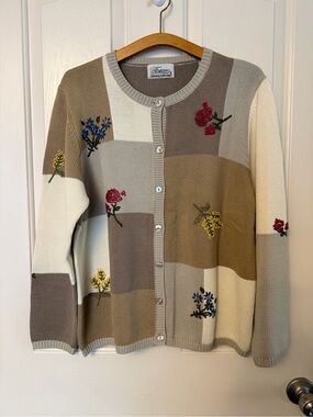 Tradition Vintage Patchwork Floral Cardigan Sweater - Neutral/Beige Size L